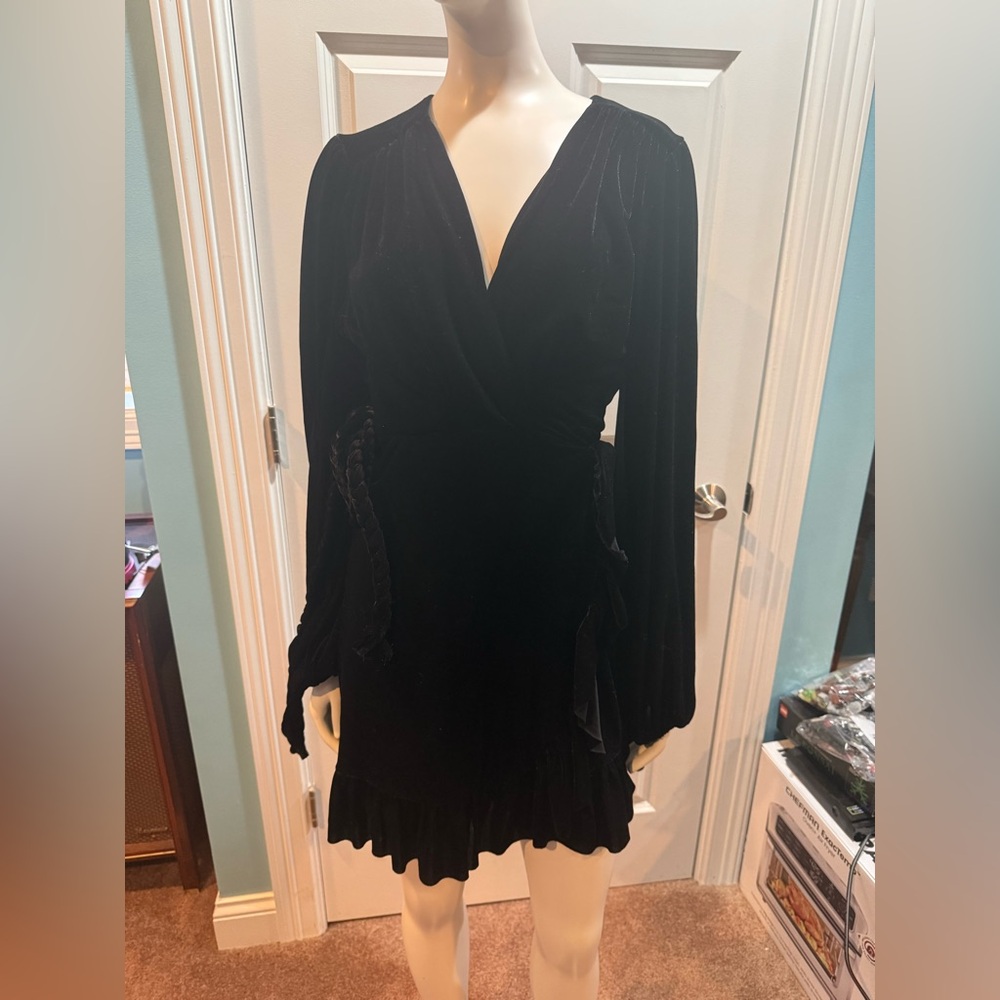 Misa Los Angeles Black Velvet Wrap Dress with Braided tie side Size Large - Picture 3 of 11